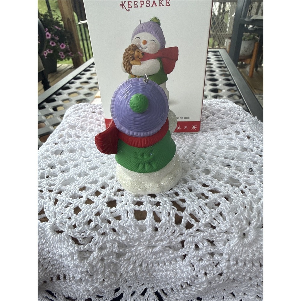 2016 Hallmark Keepsake Ornament Snow Buddies 19th In Series Snowman Hedgehog - Picture 4 of 4